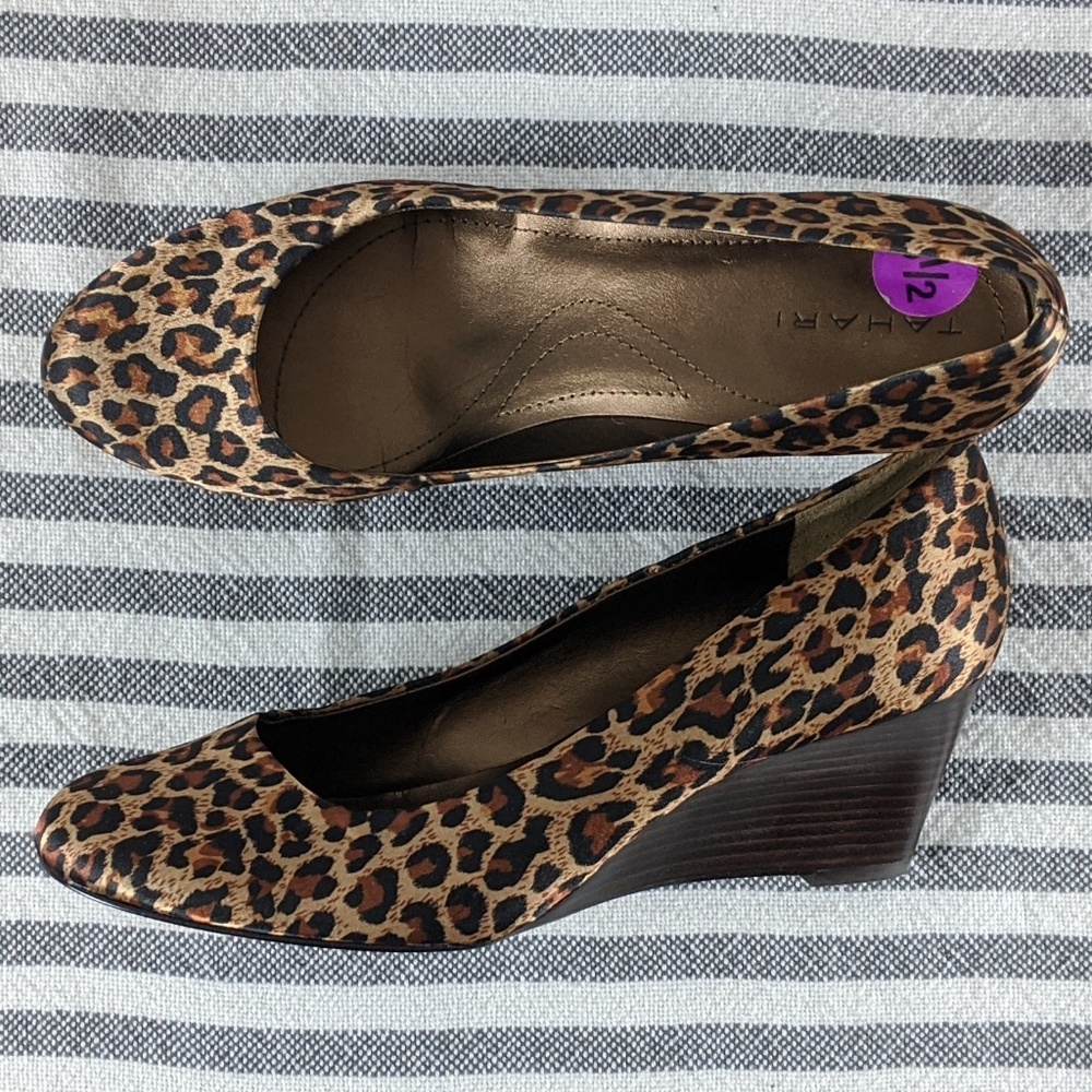 Tahari Satin Animal Print Wedge Size 8.5